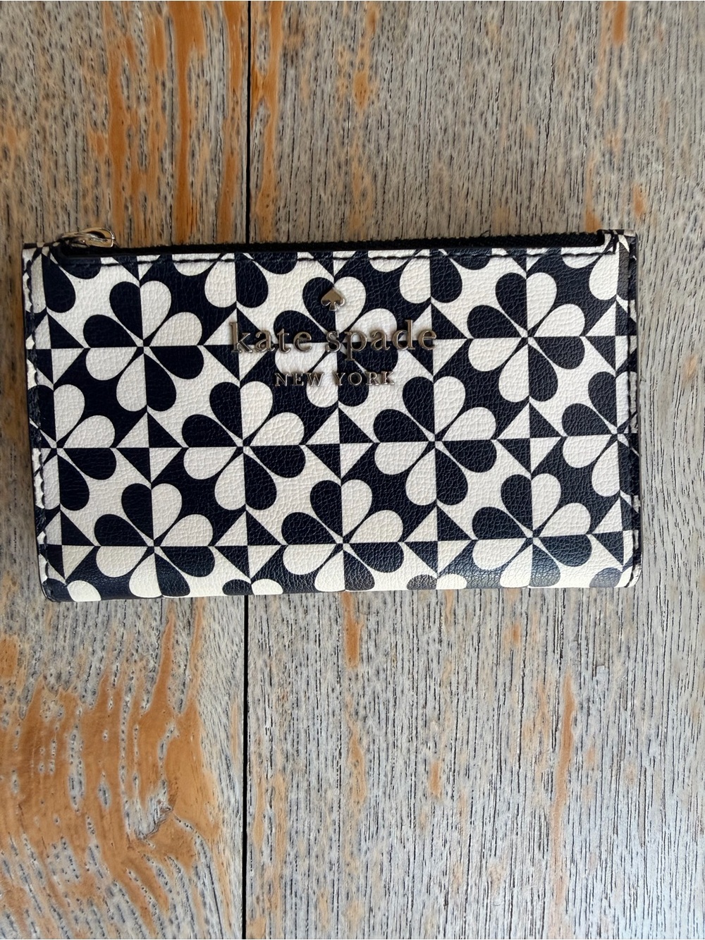 PRICE DROP Kate Spade Hollie Spade Clover Geo bifold wallet Snap Pre Owned - Picture 3 of 10